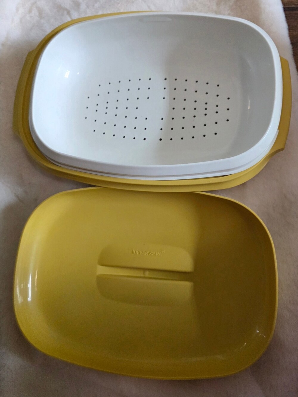 Vintage Tupperware 3 Piece Microwave Steamer Set in Harvest Gold